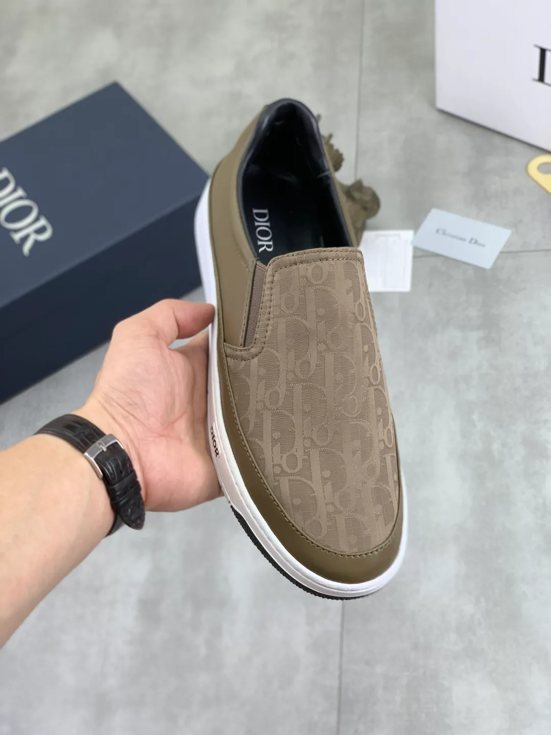 Men's Men's Shoes💰P400💰[New Style]🆘[Dior] 2025 Dior Original Lace-up Low-top Men's Shoes Classic casual shoes 🔥This model is the official flagship model with high quality and made by famous original designers. It is made of high-quality cowhide with original materials➕Comfortable and breathable mesh lining➕Pigskin insole. The perfect last shape and generous and fashionable design have attracted many consumers. Suitable for drivers to drive🚗. What you want is the highest quality in the market. Color: 4️⃣Color code number: 38--44 (45 customized)